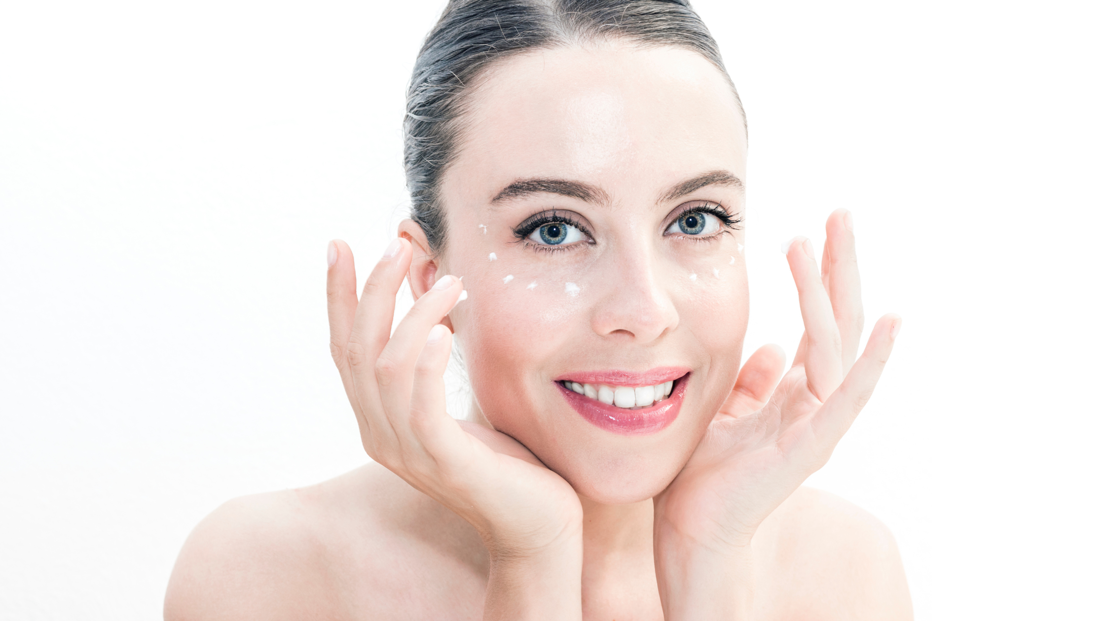 Contour des Yeux : Comment Appliquer Idéalement votre Crème pour un Regard Éclatant